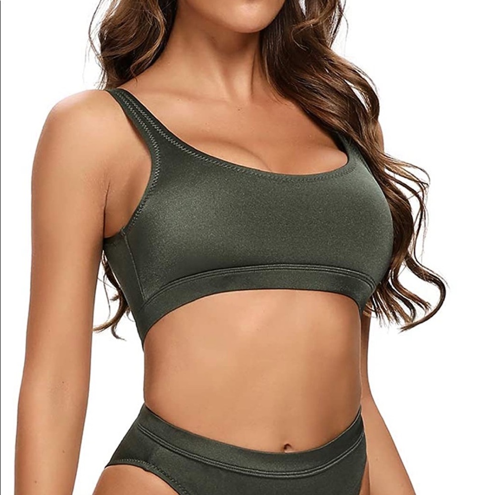 NWT Disxperfect Green Low Scoop Shiny Beach Bikini Top size Medium